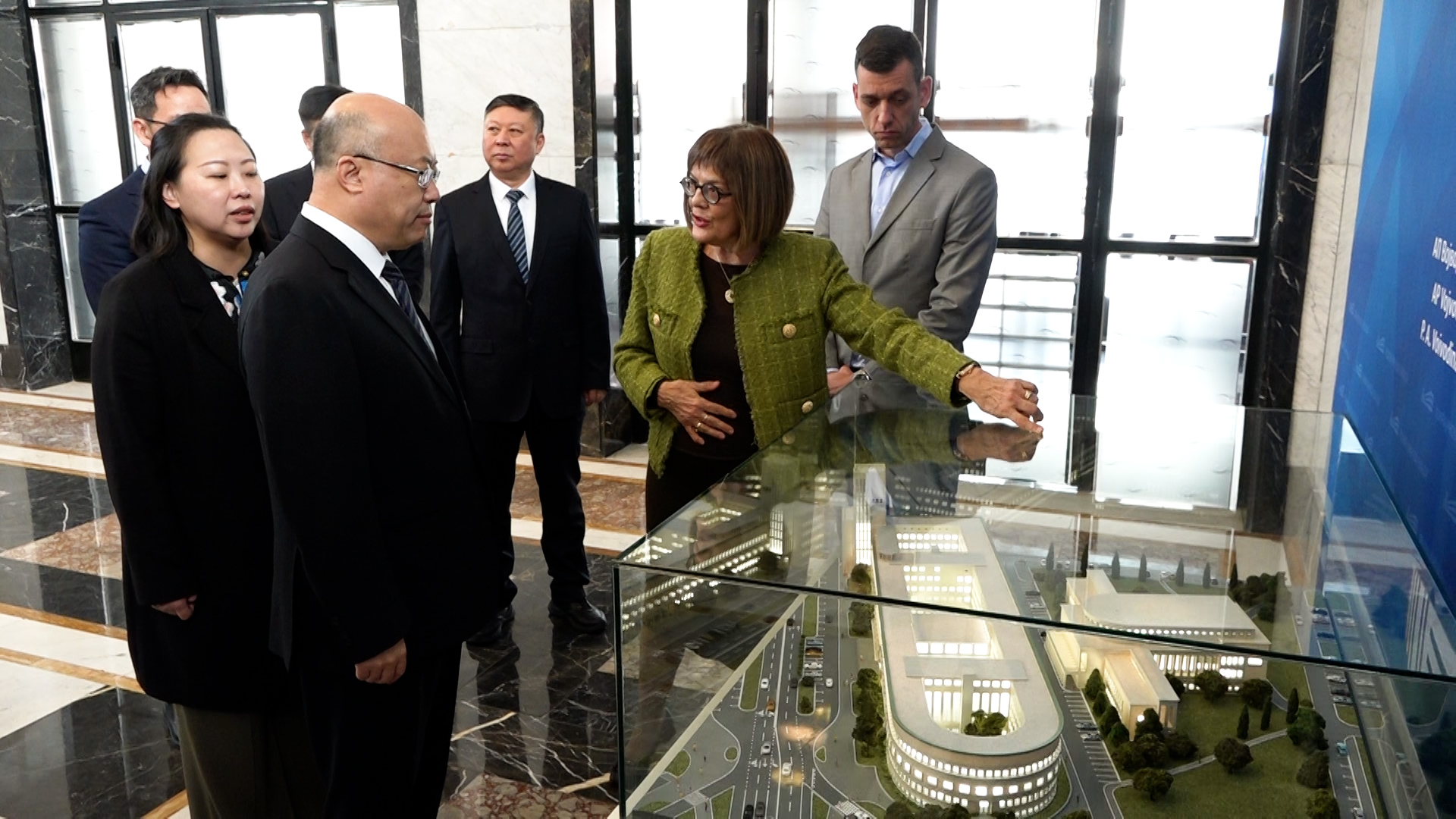 Novi Sad, predsednik Pokrajinske vlade Maja Gojkovic se sastaje sa guvernerom kineske Provincije Hebej Vang Dzengluom, pokrivanje